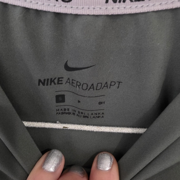 Nike Pro Aeroadapt Women's Green Long Sleeve Athletic Top Small - Picture 3 of 4